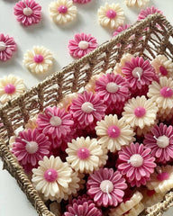 Daisy flower candle